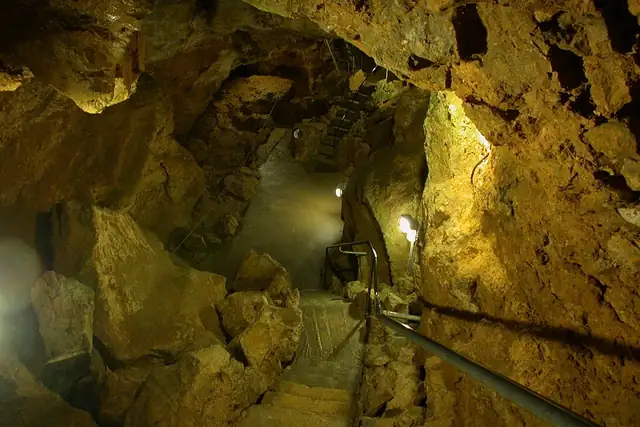 Laichinger Tiefenhöhle – Cave, 17 km from Klingenstein