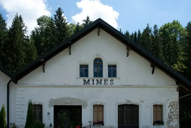 Mines d'Asphalte – Höhle, 17 km von Yverdon-les-Bains