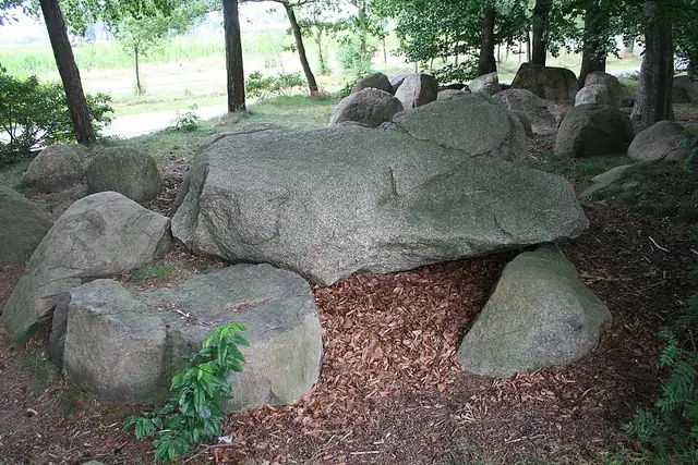 Großsteingrab Steinkimmen 2 – Megalith, 24 km von Bremen