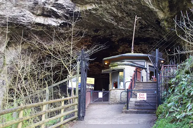 Devil's Arse (Peak Cavern) – Cave, near High Peak