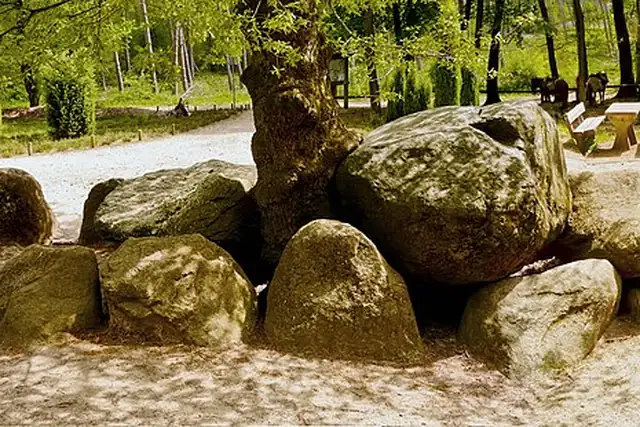 Teufelsteine – Megalith, 8 km from Borken