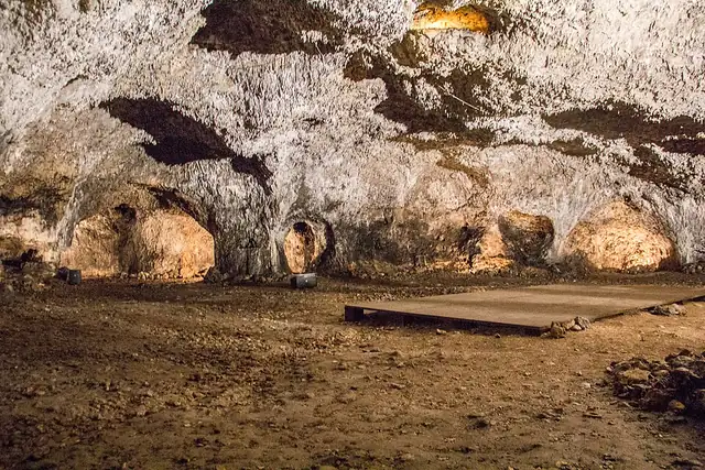 Tropfsteinhöhle Schulerloch – Höhle, bei Kelheim