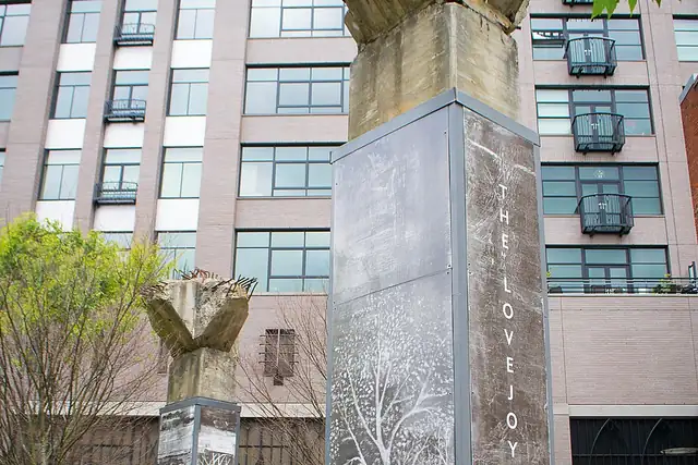 Lovejoy Columns – Ruin, near Portland, Oregon