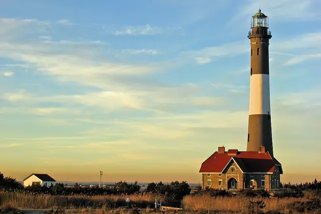 Fire Island Lighthouse Visitors Center – Lighthouse, 11 km from Bay Shore