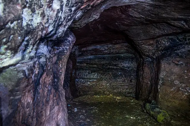 Wallace's Cave – Höhle, 11 km von Edinburgh