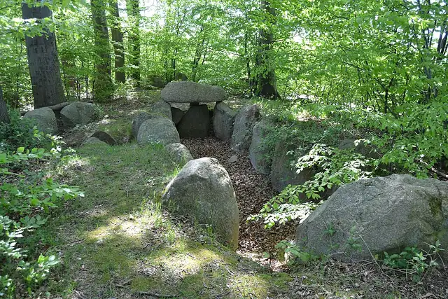 Großsteingrab Flehm 1 – Megalith, 11 km from Eutin