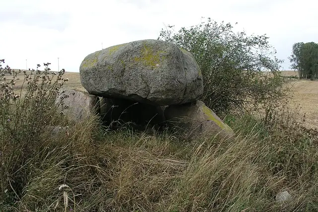 Großsteingrab Neuenfeld 2 – Megalith, 15 km from Prenzlau