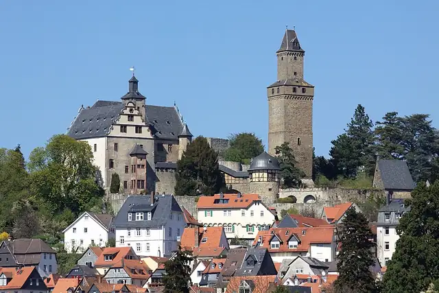 Burg Kronberg – Burg oder Schloss, 15 km von Frankfurt am Main