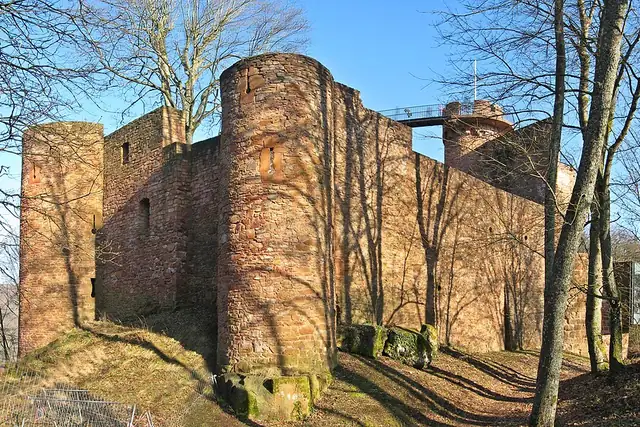 Burg Montclair – Castle, 8 km from Merzig