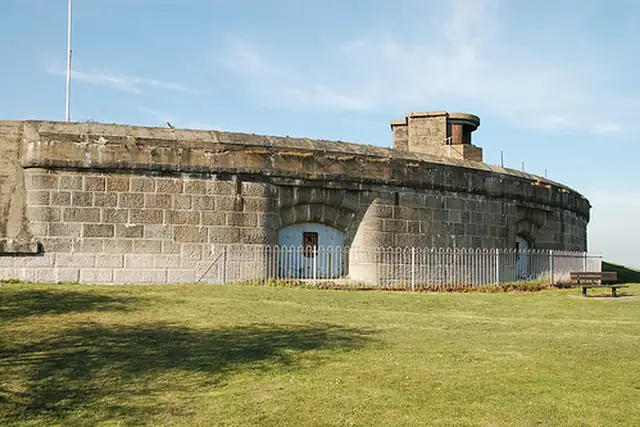 Coalhouse Fort – Fort, near Gravesend