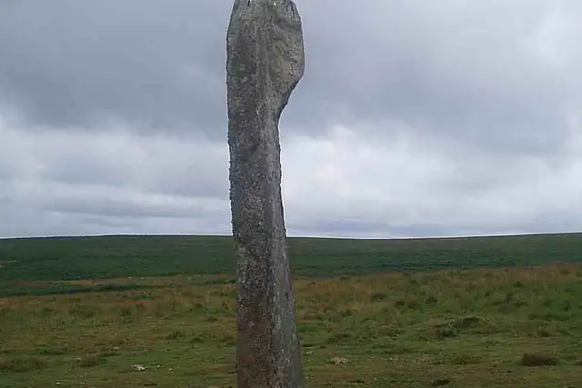 Drizzlecombe South Row – Megalith, 17 km von Plymouth