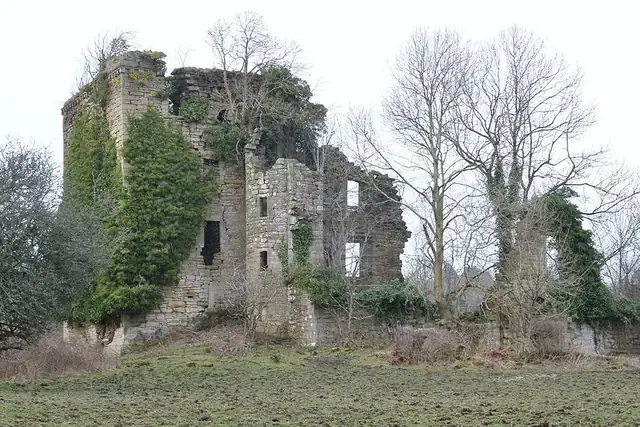 Kilbirnie Castle – Ruine, 11 km von Kilwinning
