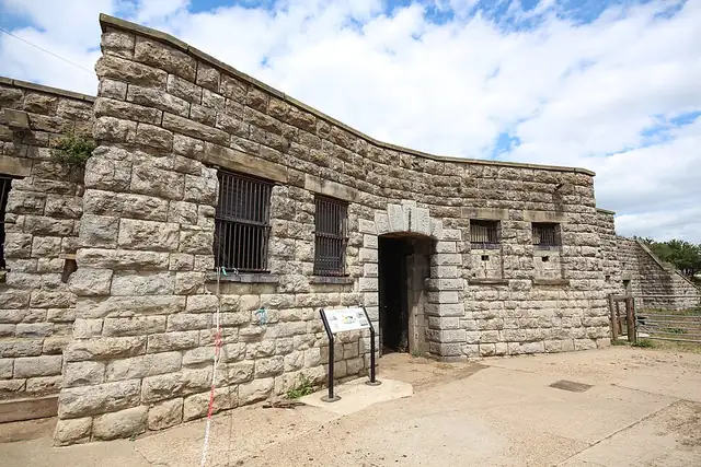 Slough Fort – Fort, 7 km from Canvey Island