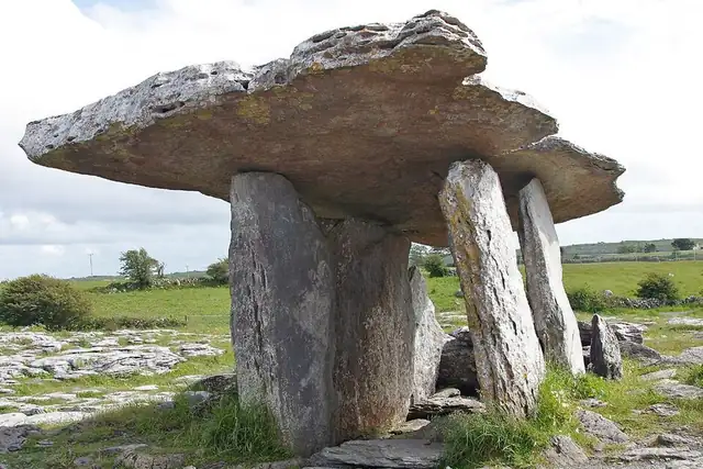 Poulnabrone Dolmen – Megalith, 25 km von Ennis