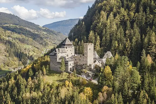Burg Finstergrün – Castle