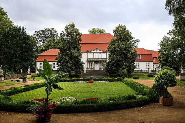 Schloß Wiepersdorf – Castle, 24 km from Luckenwalde