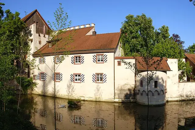 Neues Schloss – Burg oder Schloss, 18 km von Basel