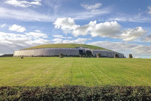 Newgrange – Megalith, 9 km von Drogheda