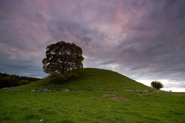 Dowth – Megalith, 7 km von Drogheda