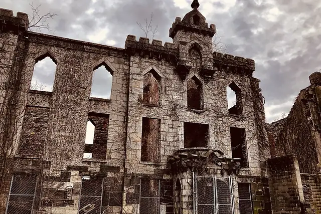 Smallpox Hospital – Ruin, 6 km from New York City