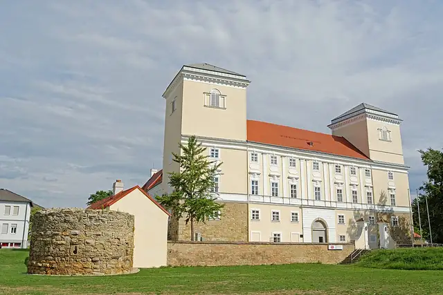 Schloss Wolkersdorf – Castle, 17 km from Klosterneuburg