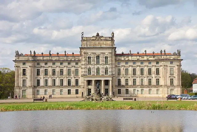 Schloss Ludwigslust – Burg oder Schloss, 26 km von Parchim