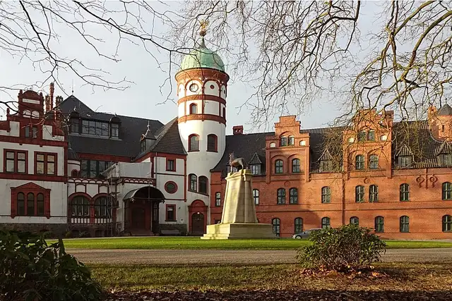 Schloss Wiligrad – Burg oder Schloss, 12 km von Schwerin