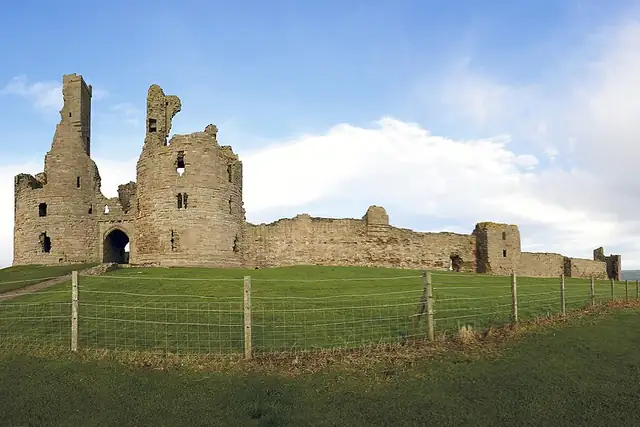 Dunstanburgh Castle – Castle