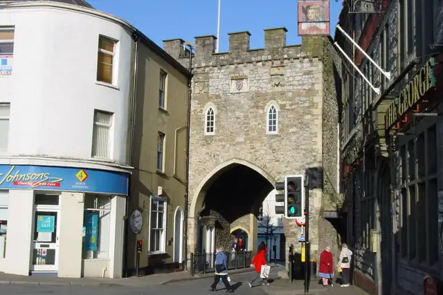 Chepstow Town Gate – Stadttor, 21 km von Bristol